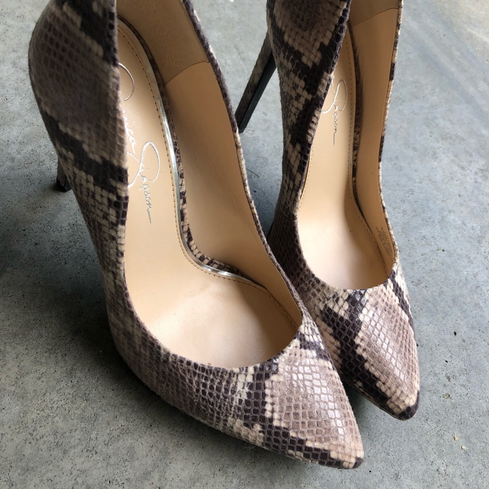 Jessica Simpson snake skin pump
